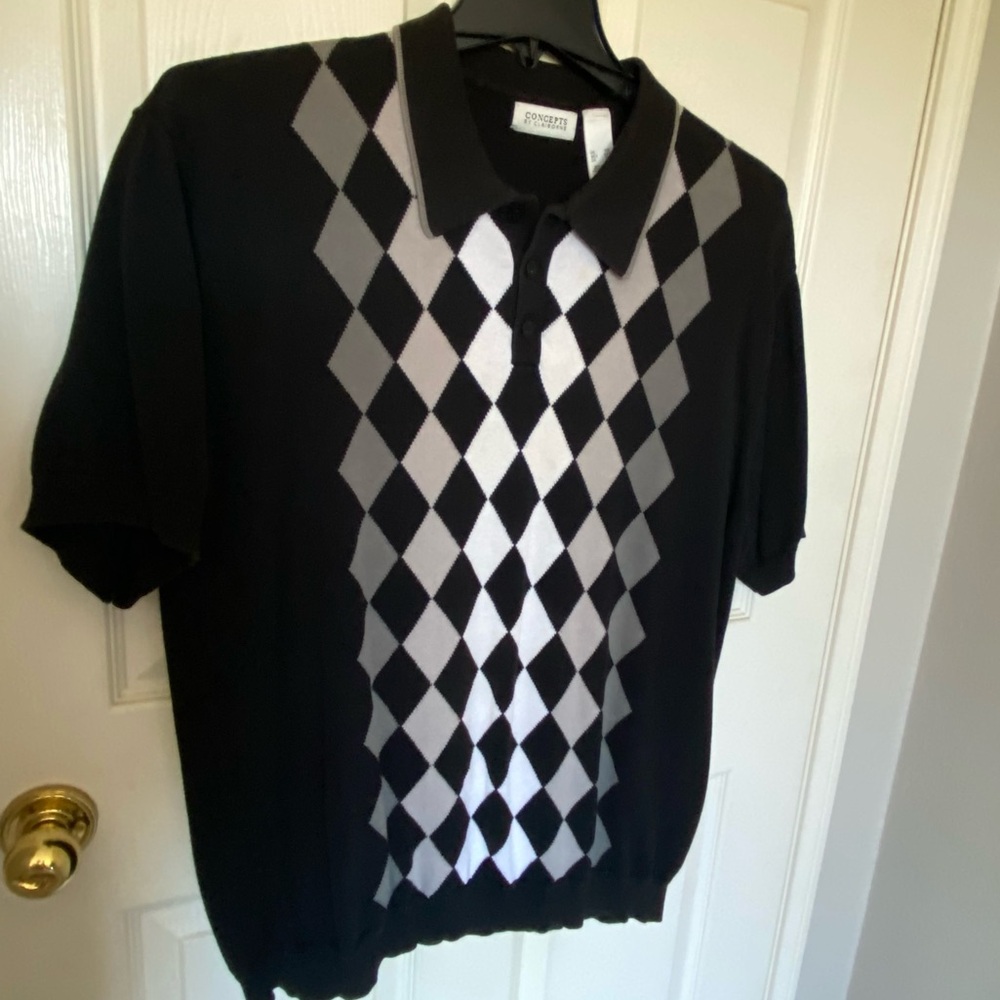 Concepts by Clairborne, men’s short sleeve collared shirt. Black and white.